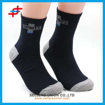 chaussettes de tube de sport de design de mode pour hommes, style respirant et classique pour la vente en gros